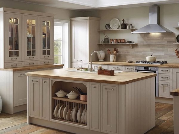 Beautifully fitted kitchen by Gosport Kitchens